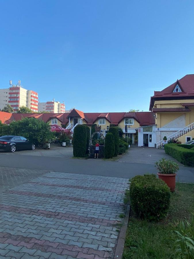 Pensiunea Viena เตอร์กู-มูเรช ภายนอก รูปภาพ